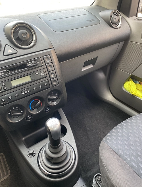 Nettoyage intérieur professionnel d'une voiture 86